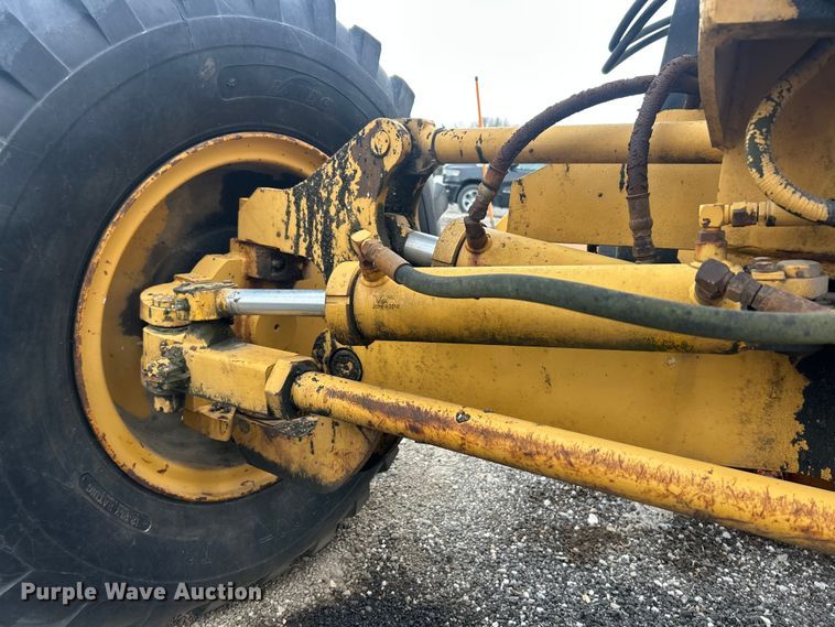 image for item FC5316 1995 Champion 720A motor grader