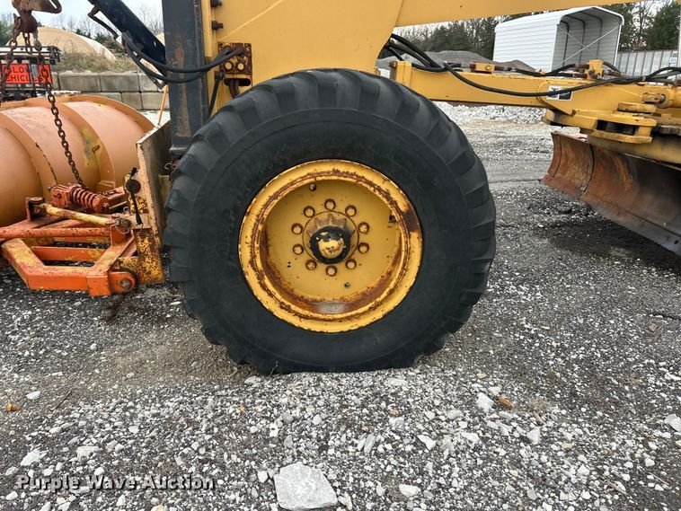 image for item FC5316 1995 Champion 720A motor grader