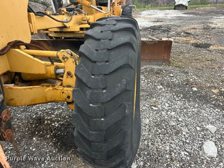 image for item FC5316 1995 Champion 720A motor grader