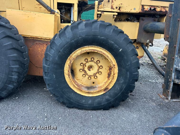 image for item FC5316 1995 Champion 720A motor grader