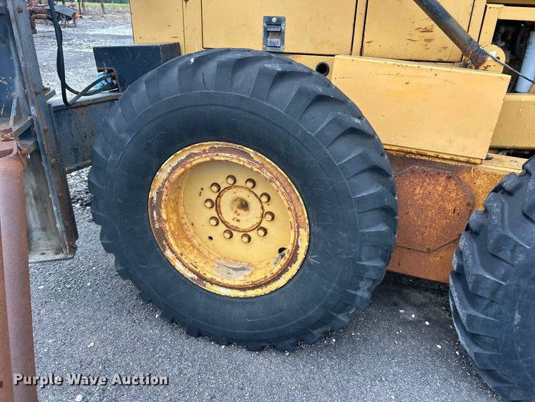 image for item FC5316 1995 Champion 720A motor grader