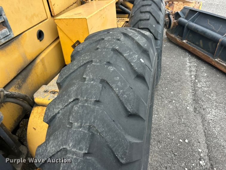 image for item FC5316 1995 Champion 720A motor grader