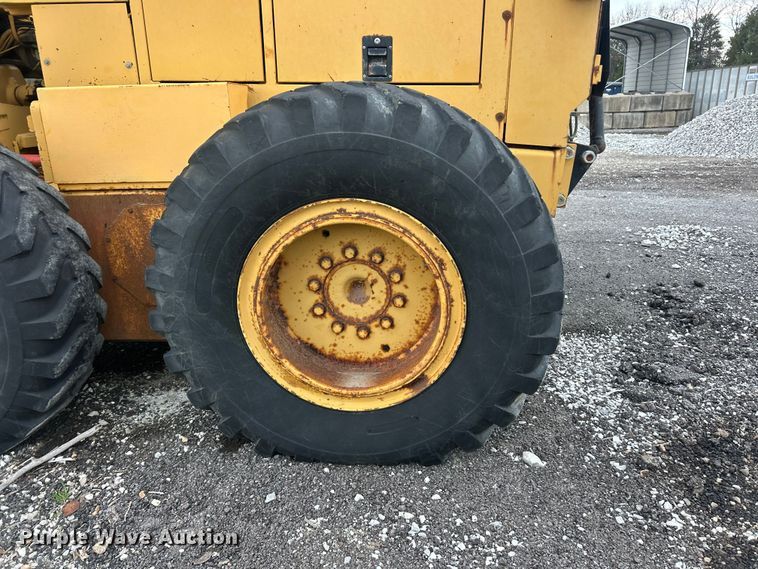 image for item FC5316 1995 Champion 720A motor grader