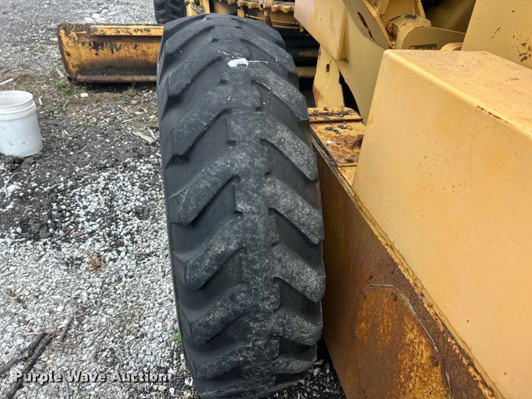 image for item FC5316 1995 Champion 720A motor grader