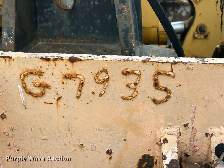 image for item FC5316 1995 Champion 720A motor grader