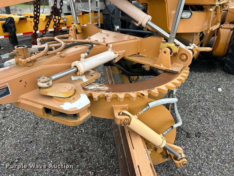 image for item FC5317 1995 Champion 720A motor grader