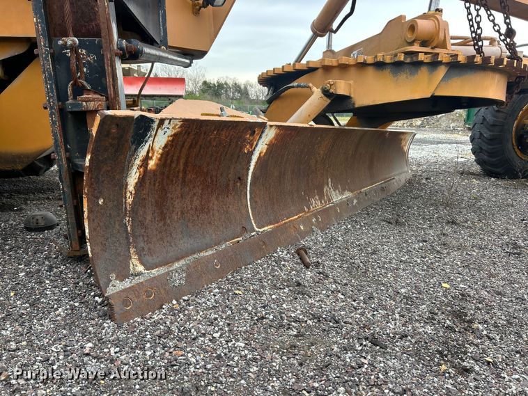 image for item FC5317 1995 Champion 720A motor grader