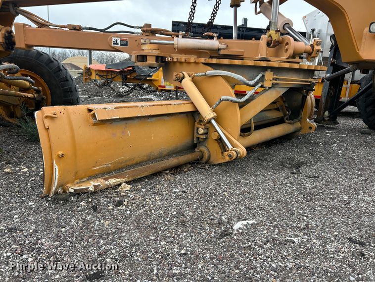 image for item FC5317 1995 Champion 720A motor grader