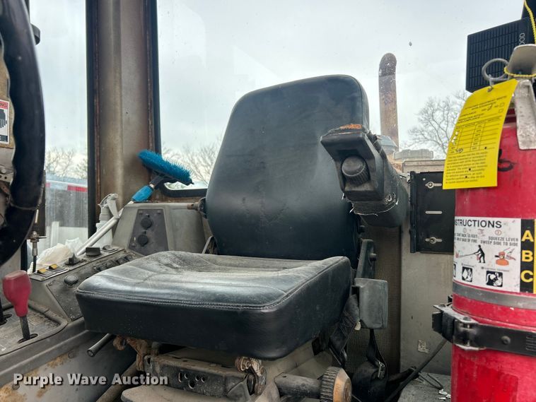 image for item FC5317 1995 Champion 720A motor grader