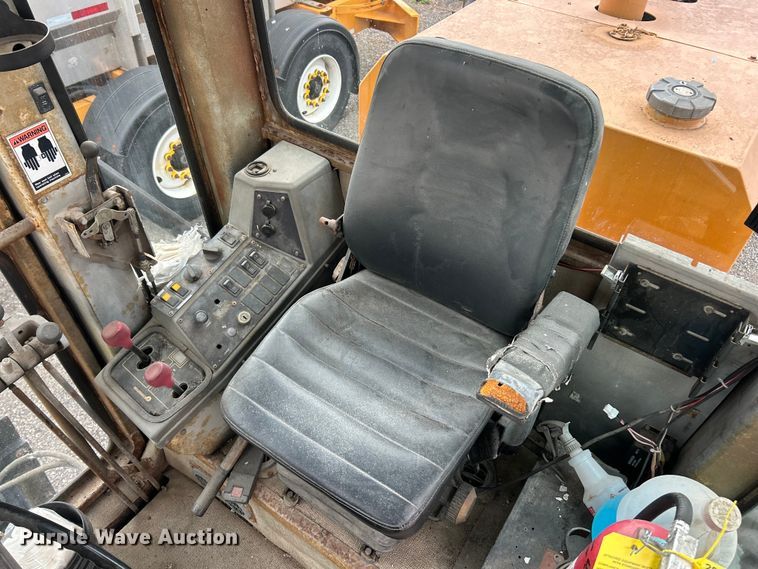 image for item FC5317 1995 Champion 720A motor grader