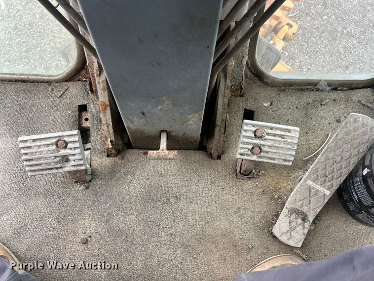 image for item FC5317 1995 Champion 720A motor grader