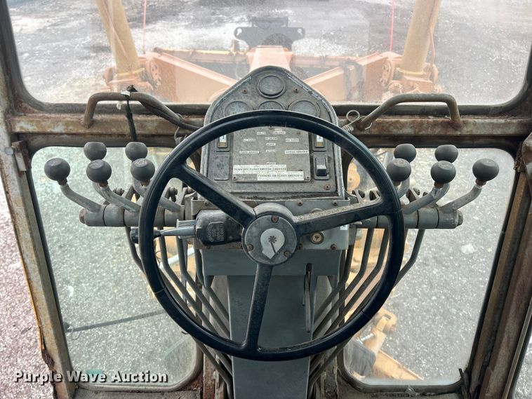 image for item FC5317 1995 Champion 720A motor grader