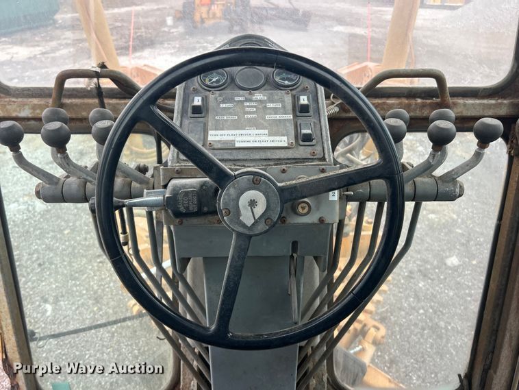 image for item FC5317 1995 Champion 720A motor grader