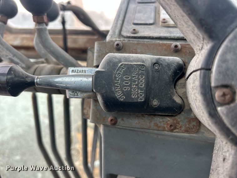 image for item FC5317 1995 Champion 720A motor grader