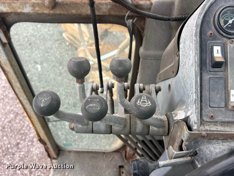 image for item FC5317 1995 Champion 720A motor grader