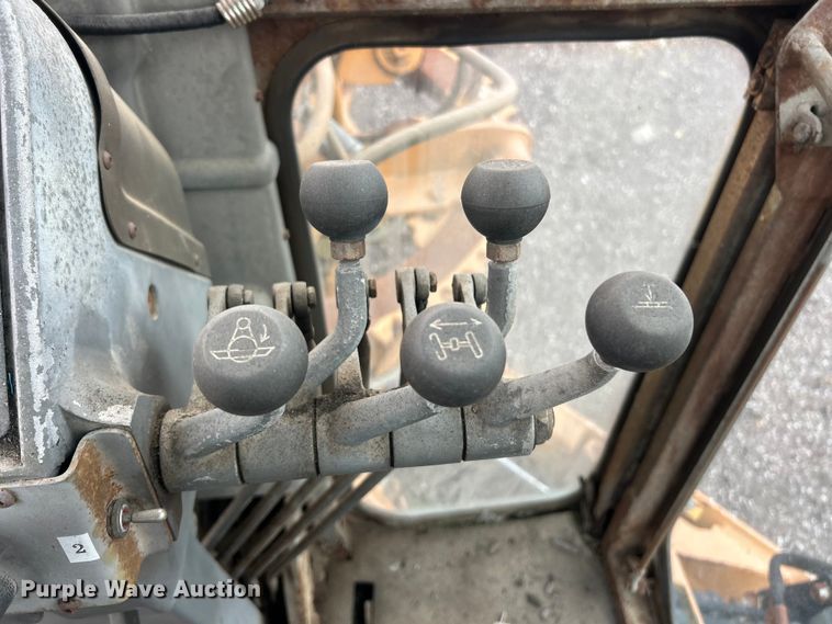 image for item FC5317 1995 Champion 720A motor grader