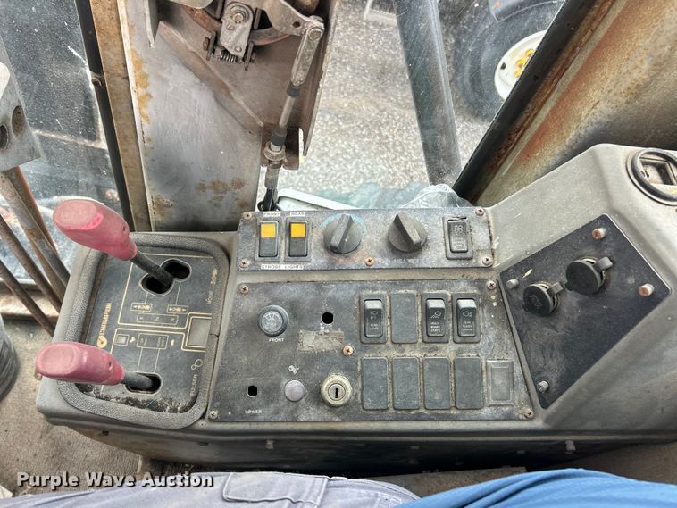 image for item FC5317 1995 Champion 720A motor grader