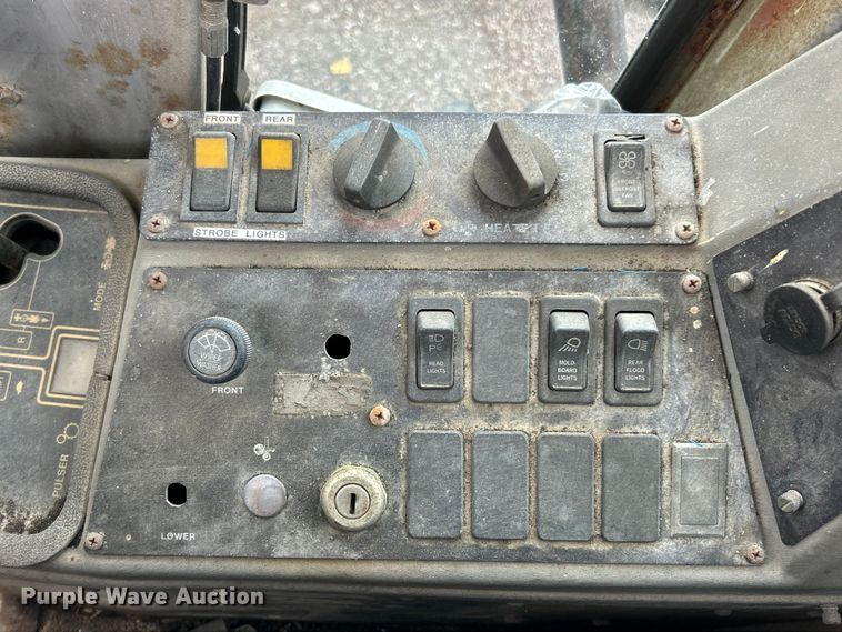 image for item FC5317 1995 Champion 720A motor grader