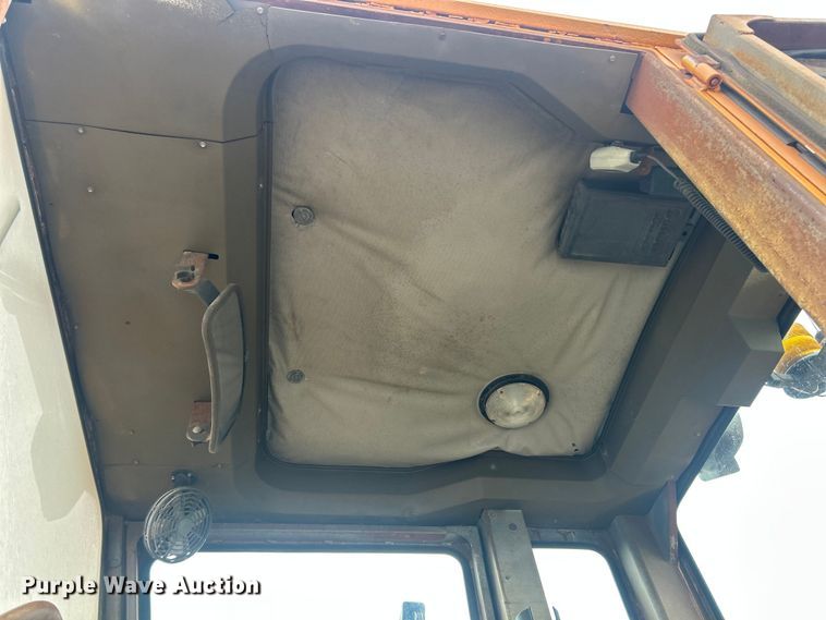 image for item FC5317 1995 Champion 720A motor grader