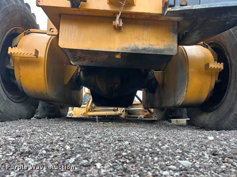 image for item FC5317 1995 Champion 720A motor grader