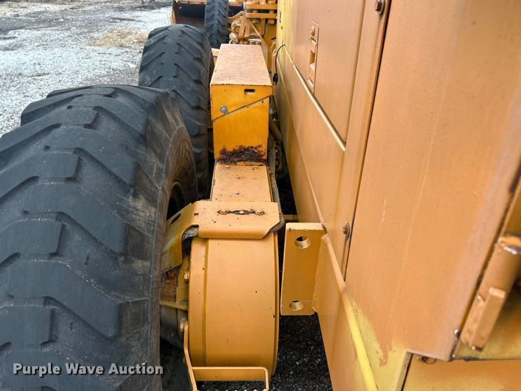 image for item FC5317 1995 Champion 720A motor grader