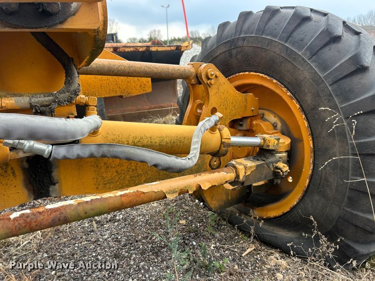 image for item FC5317 1995 Champion 720A motor grader