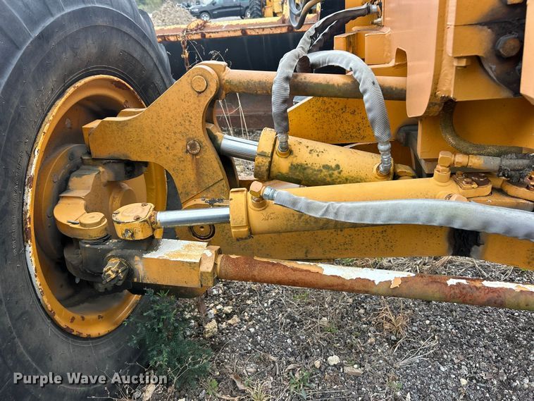 image for item FC5317 1995 Champion 720A motor grader