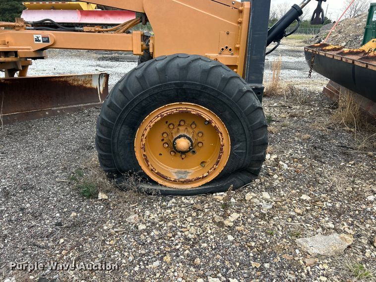 image for item FC5317 1995 Champion 720A motor grader