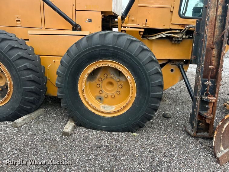 image for item FC5317 1995 Champion 720A motor grader