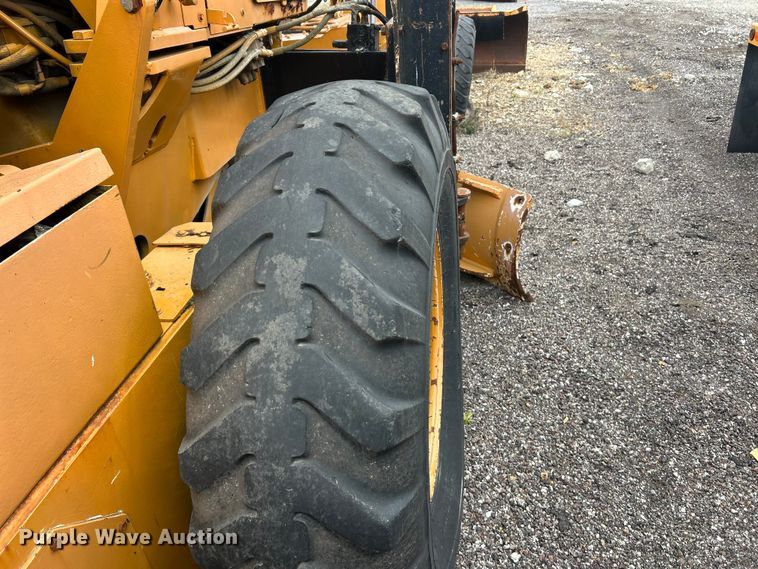 image for item FC5317 1995 Champion 720A motor grader