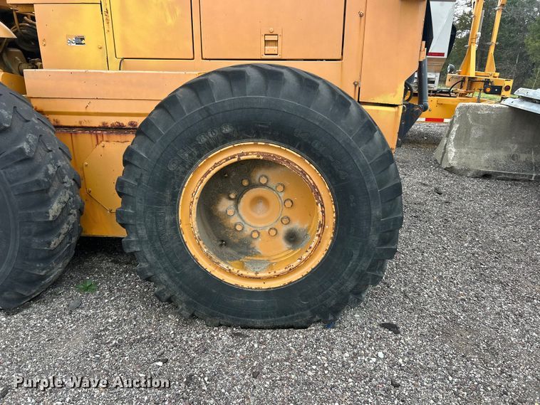 image for item FC5317 1995 Champion 720A motor grader