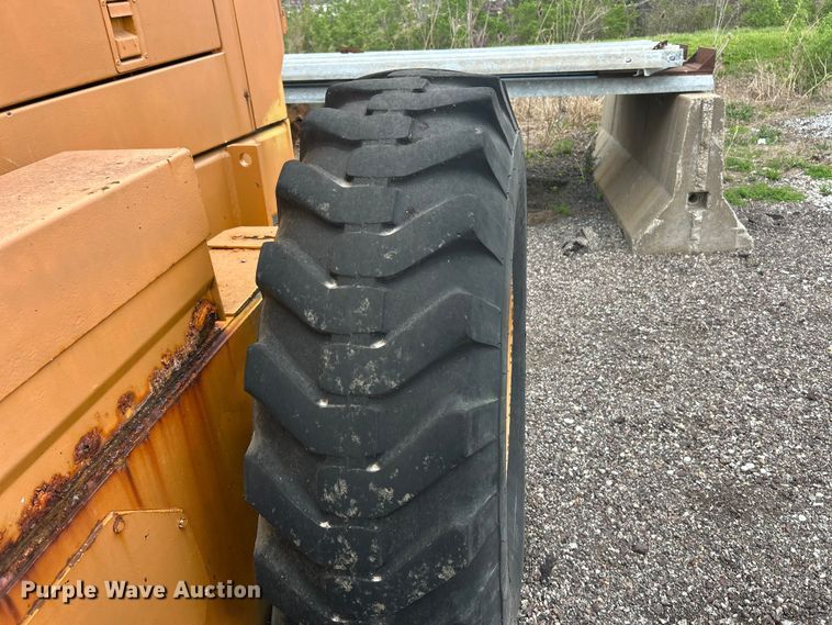 image for item FC5317 1995 Champion 720A motor grader