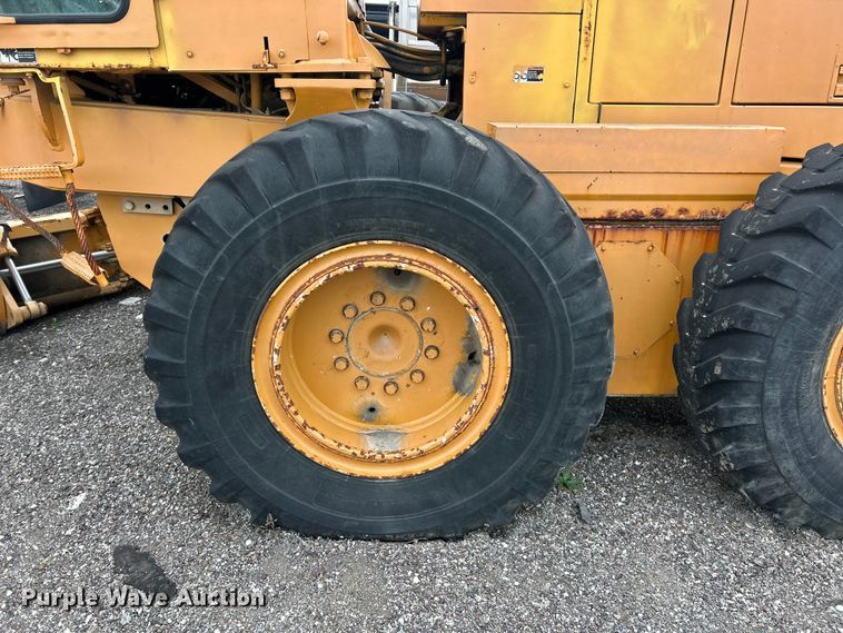 image for item FC5317 1995 Champion 720A motor grader