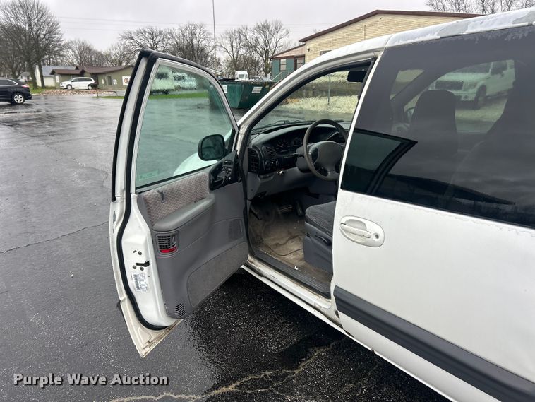 image for item FC5318 2000 Dodge Grand Caravan  van