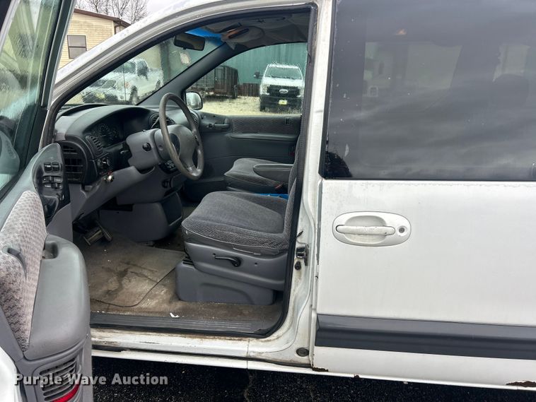 image for item FC5318 2000 Dodge Grand Caravan  van
