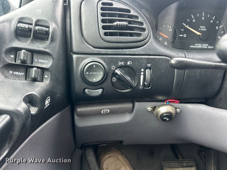 image for item FC5318 2000 Dodge Grand Caravan  van