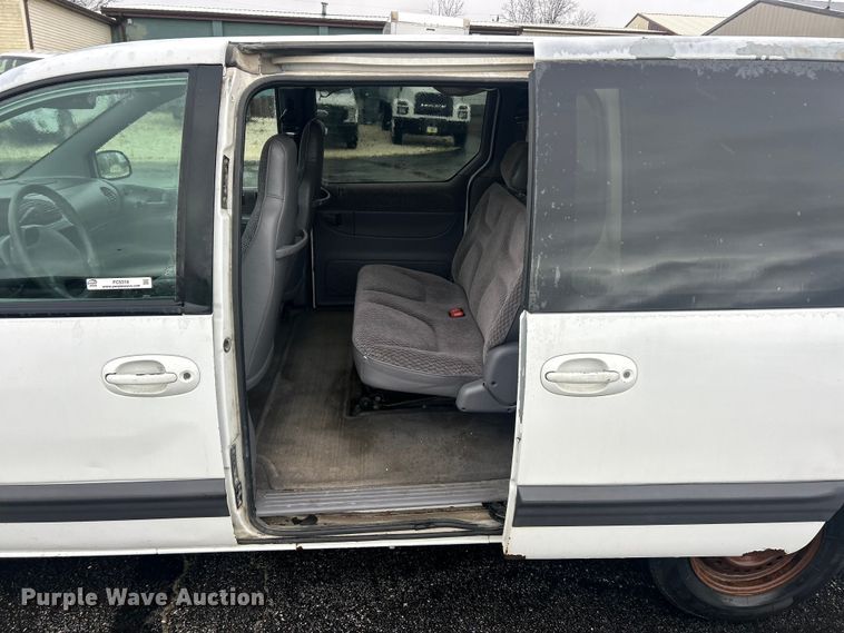 image for item FC5318 2000 Dodge Grand Caravan  van