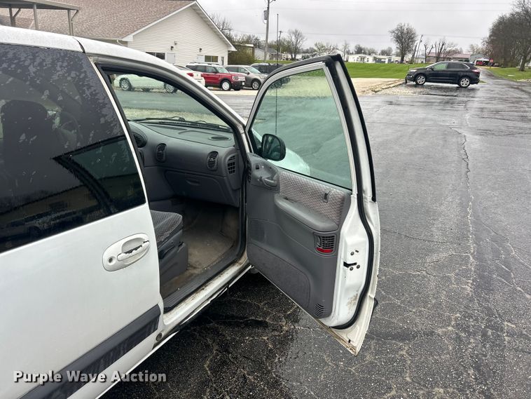 image for item FC5318 2000 Dodge Grand Caravan  van