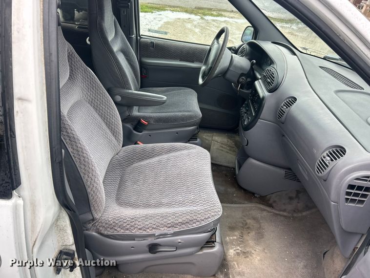 image for item FC5318 2000 Dodge Grand Caravan  van