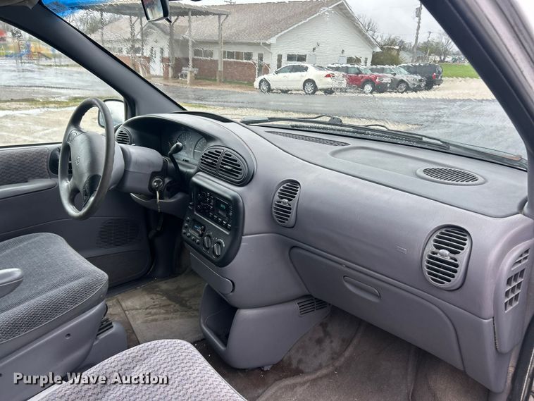 image for item FC5318 2000 Dodge Grand Caravan  van