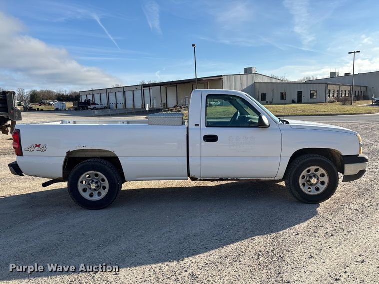 image for item FC5523 2005 Chevrolet Silverado 1500 pickup truck