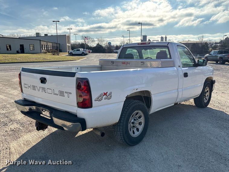 image for item FC5523 2005 Chevrolet Silverado 1500 pickup truck