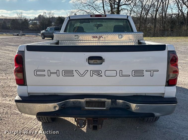 image for item FC5523 2005 Chevrolet Silverado 1500 pickup truck