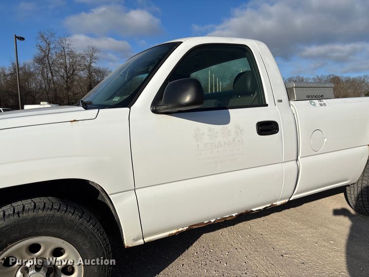 image for item FC5523 2005 Chevrolet Silverado 1500 pickup truck