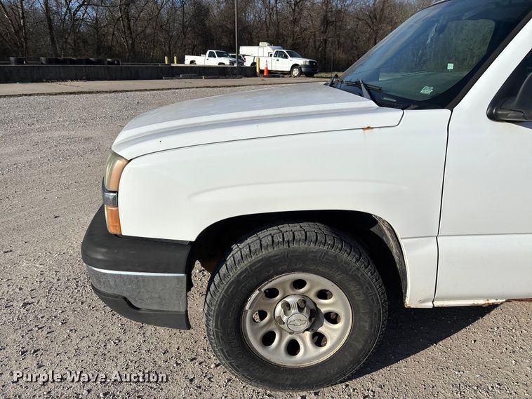 image for item FC5523 2005 Chevrolet Silverado 1500 pickup truck