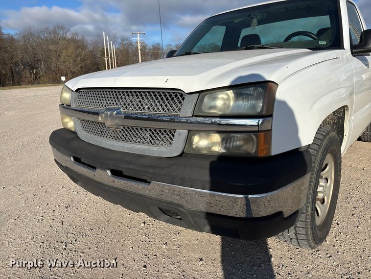 image for item FC5523 2005 Chevrolet Silverado 1500 pickup truck