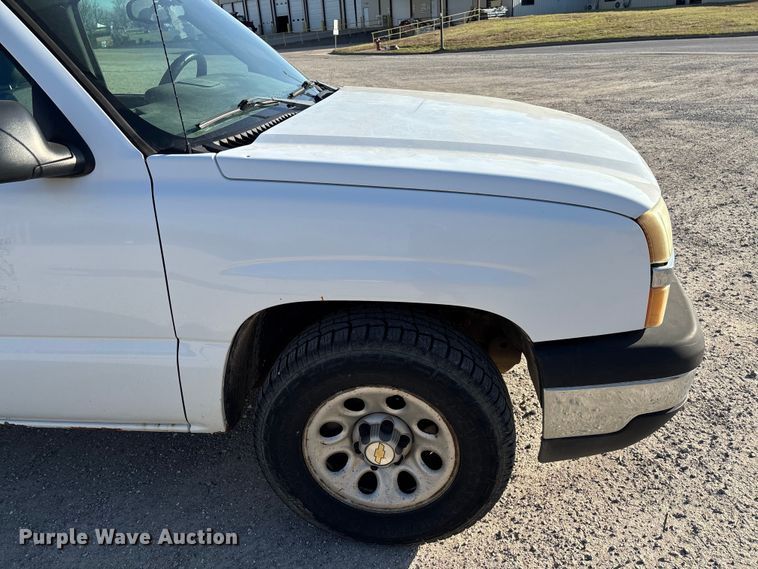 image for item FC5523 2005 Chevrolet Silverado 1500 pickup truck