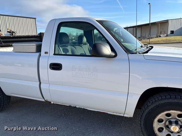 image for item FC5523 2005 Chevrolet Silverado 1500 pickup truck