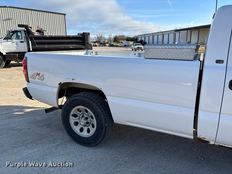 image for item FC5523 2005 Chevrolet Silverado 1500 pickup truck