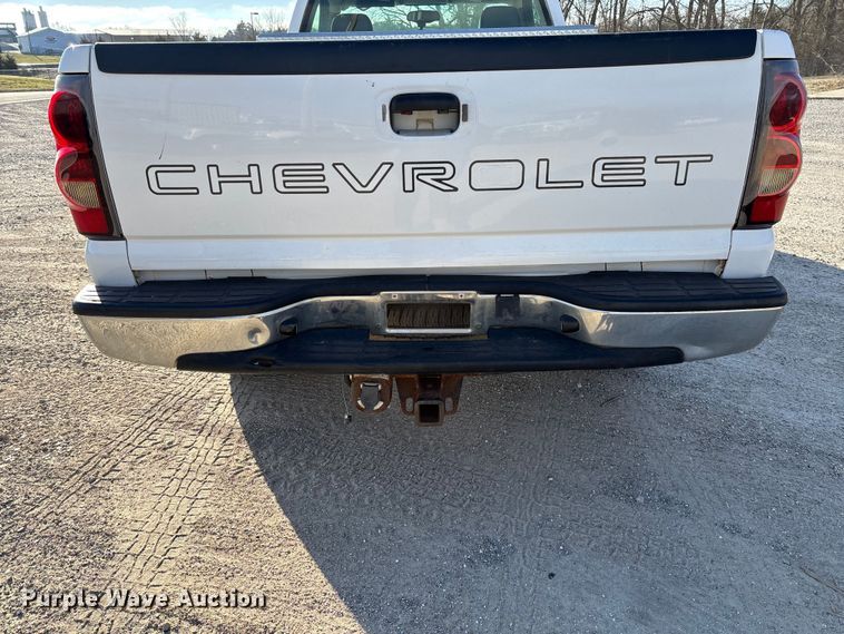 image for item FC5523 2005 Chevrolet Silverado 1500 pickup truck